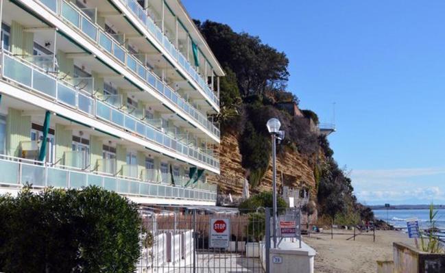 Апартаменты La Casa Sulla Spiaggia Неттуно Экстерьер фото